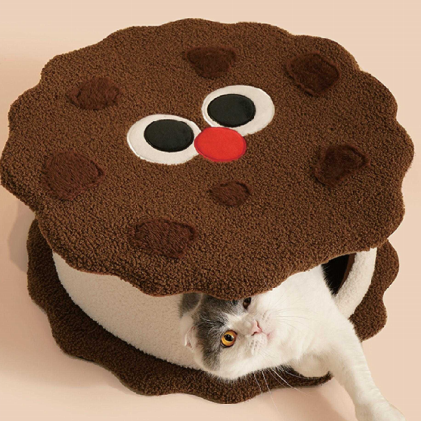 chocolate filled cookie cat's nest